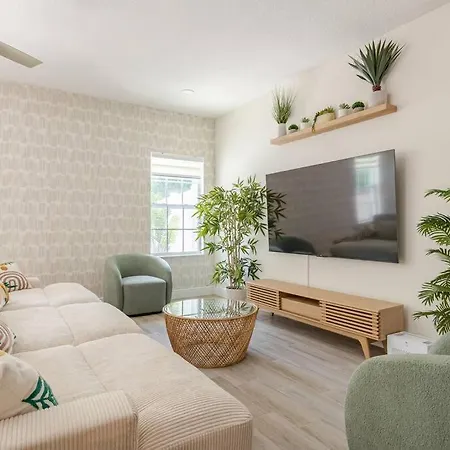 4 Bedroom 3 Full Bath Boho Oasis Saltwater Pool Near Downtown, North Of Hyde Park Sleeps 12 Pets Ok